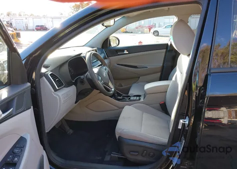 2019 Hyundai Tucson Value z USA, uszkodzony, nr VIN KM8J3CA46KU037799